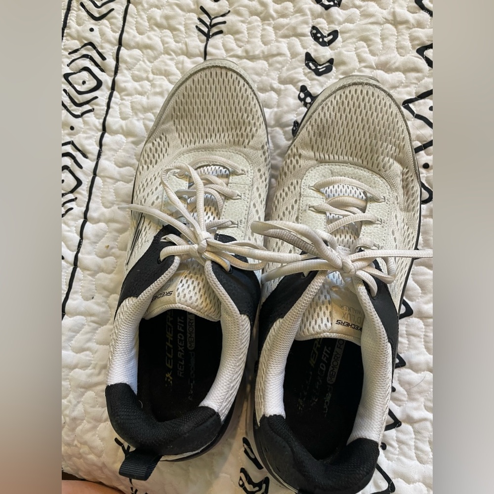 Men sketchers
